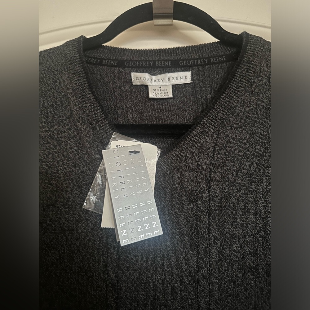 NWT Geoffrey Beene Cotton Dark Grey V Neck Sweater Medium